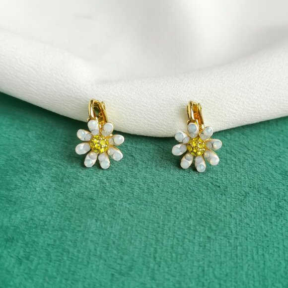 New Kate Spade Gold Ear Clip Earrings - Dazzling Daisy - Picture 1 of 3